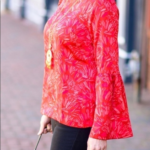 Cute Banana Republic Pink/Red Flare Sleeves - Picture 2 of 7